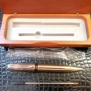 Rare Unused "BRAND NEW CONDITION Vintage Elgin Hi-Gloss Mirror Like Gold Tone